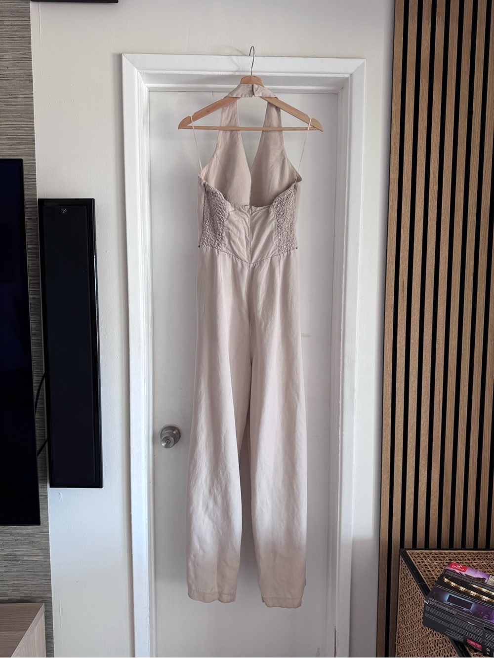 Astr The Label Cream Sleeveless V-Neck Cropped Vest with Wide-Leg Pants - Picture 4 of 15